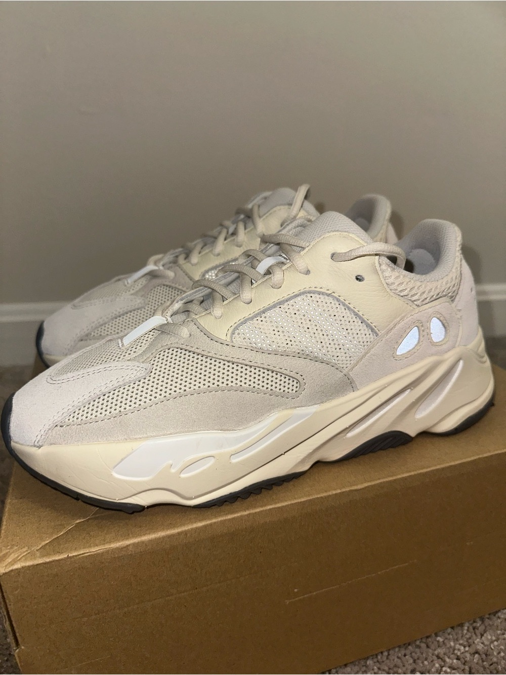 YEEZY BOOST 700 ANALOG